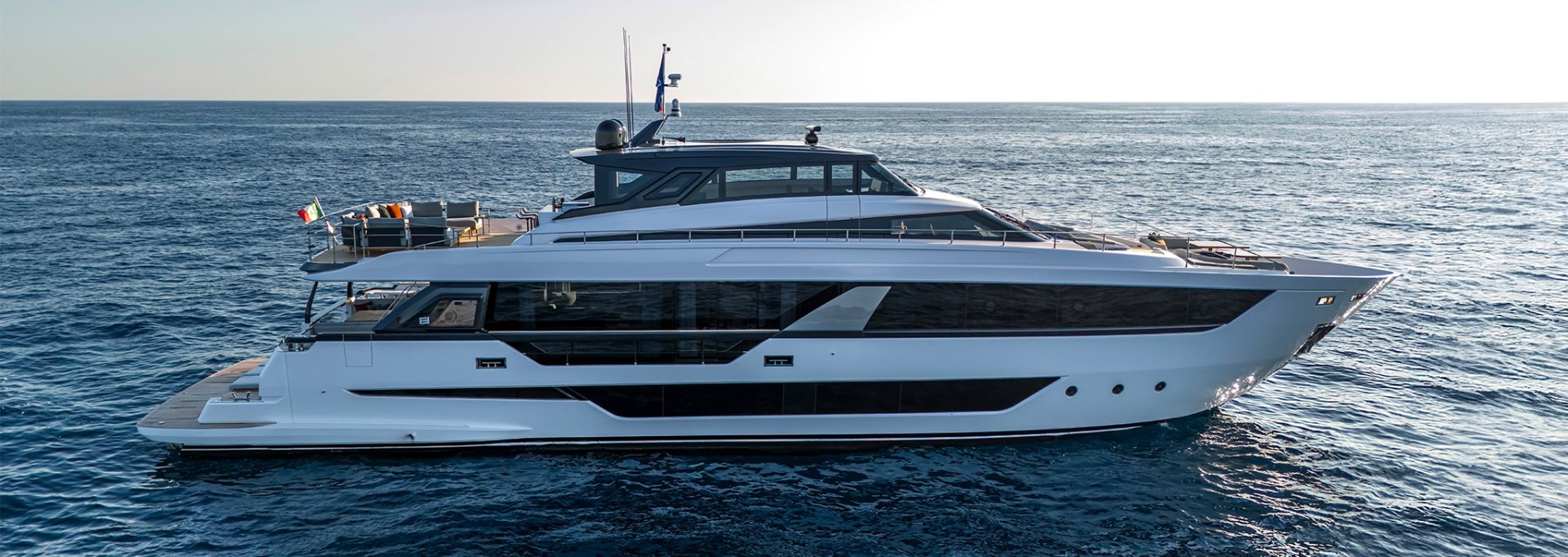 Ferretti Yachts 1000 SkyDeck