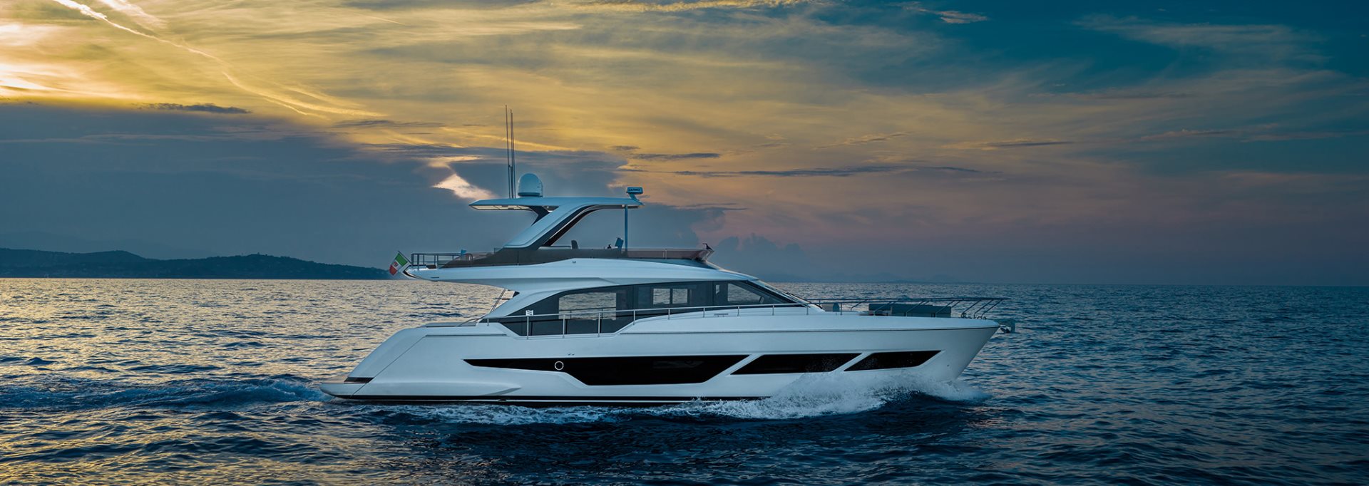 Ferretti Yachts 670