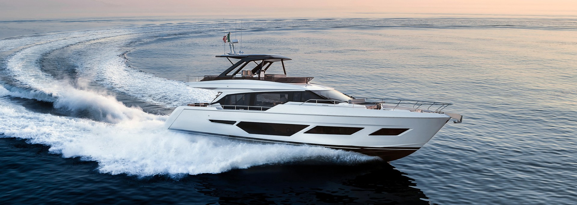 Ferretti Yachts 720