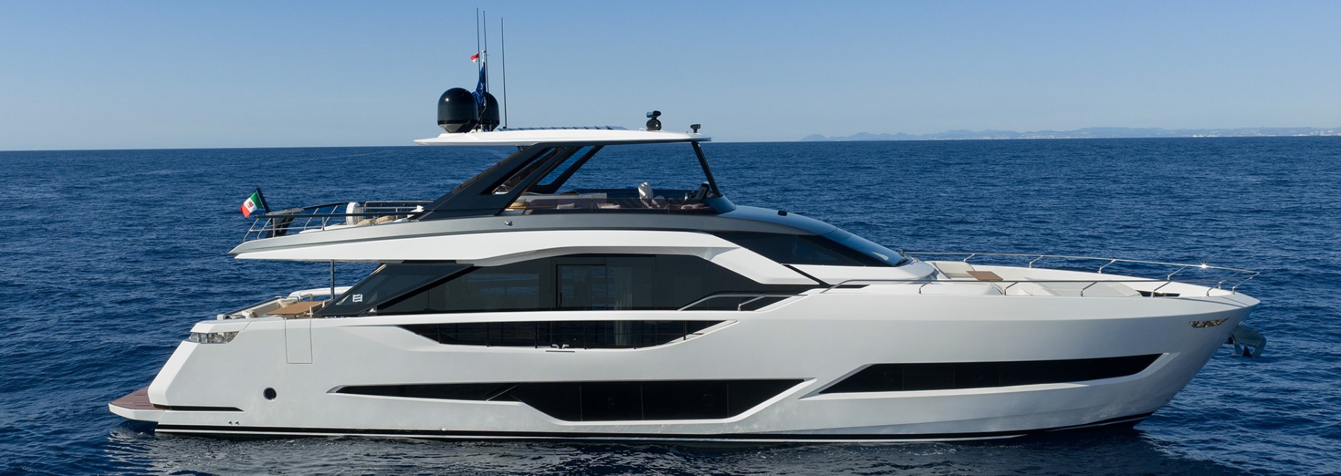 Ferretti Yachts 800
